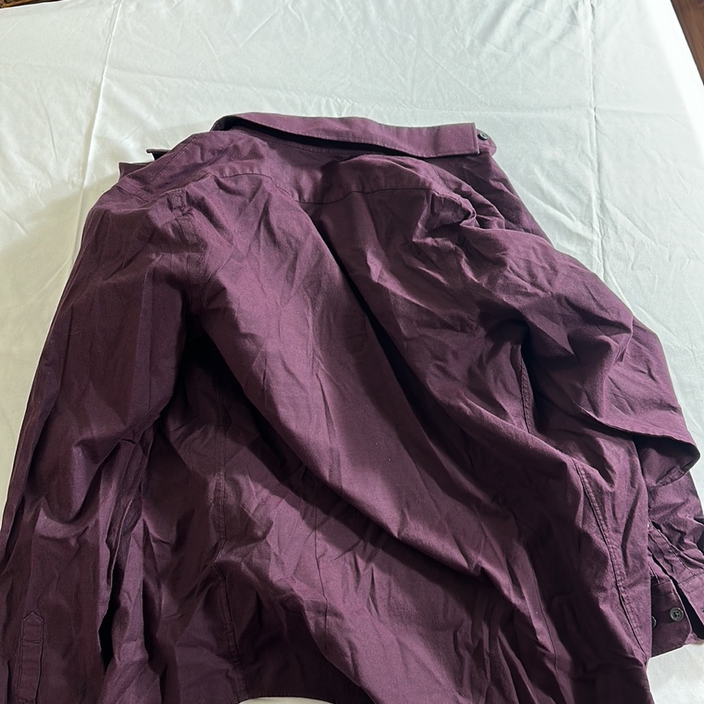 Express Small Button Up - Picture 3 of 3